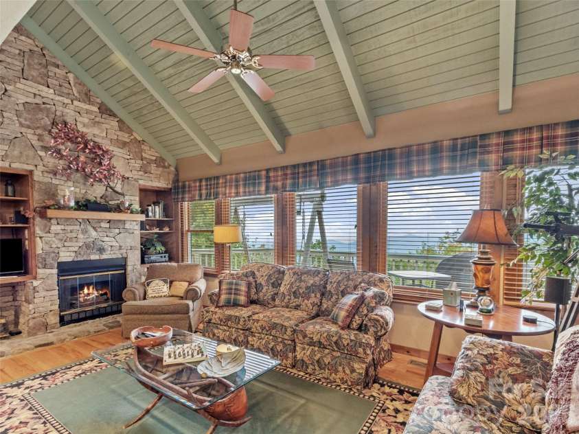 21 Ivy Ridge Road, Burnsville, NC 28714.  MLS# CAR4358150, YatesRealty ID 9127. 