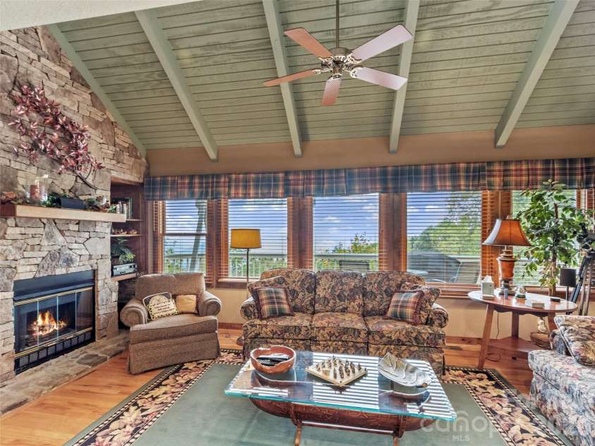 21 Ivy Ridge Road, Burnsville, NC 28714.  MLS# CAR4358150, YatesRealty ID 9127. 