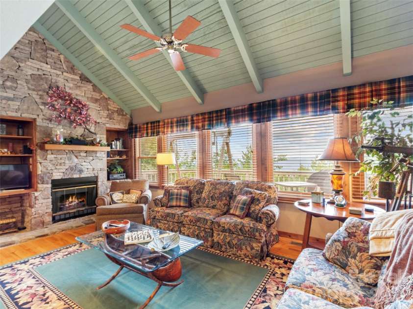 21 Ivy Ridge Road, Burnsville, NC 28714.  MLS# CAR4358150, YatesRealty ID 9127. 