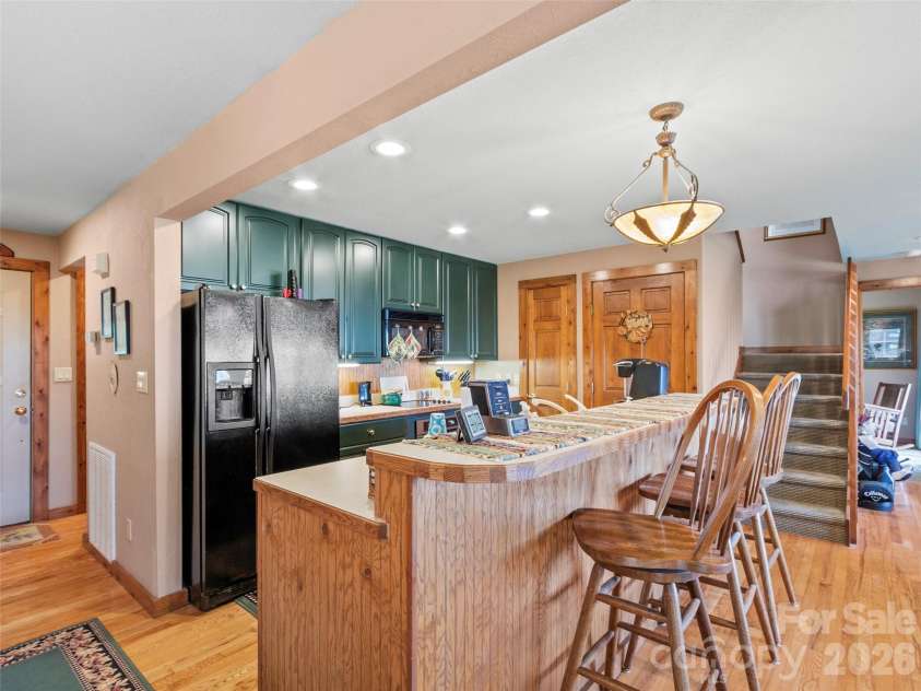 21 Ivy Ridge Road, Burnsville, NC 28714.  MLS# CAR4358150, YatesRealty ID 9127. 