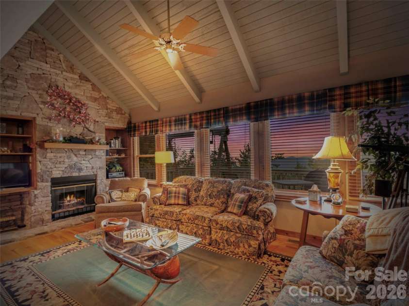 21 Ivy Ridge Road, Burnsville, NC 28714.  MLS# CAR4358150, YatesRealty ID 9127. 