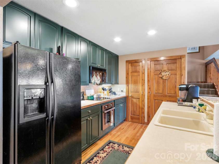 21 Ivy Ridge Road, Burnsville, NC 28714.  MLS# CAR4358150, YatesRealty ID 9127. 