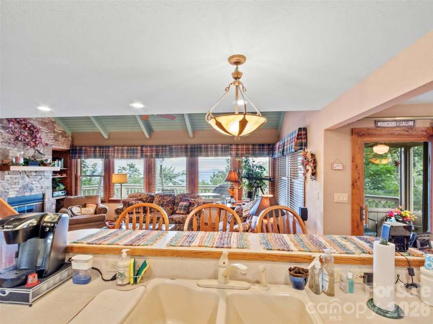 21 Ivy Ridge Road, Burnsville, NC 28714.  MLS# CAR4358150, YatesRealty ID 9127. 