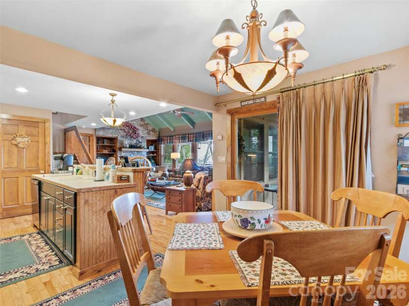 21 Ivy Ridge Road, Burnsville, NC 28714.  MLS# CAR4358150, YatesRealty ID 9127. 