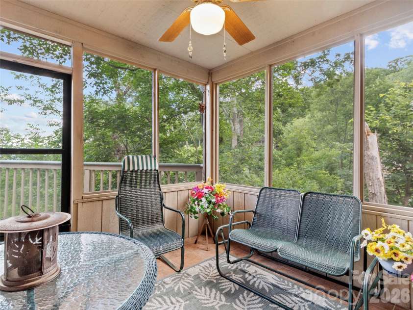 21 Ivy Ridge Road, Burnsville, NC 28714.  MLS# CAR4358150, YatesRealty ID 9127. 
