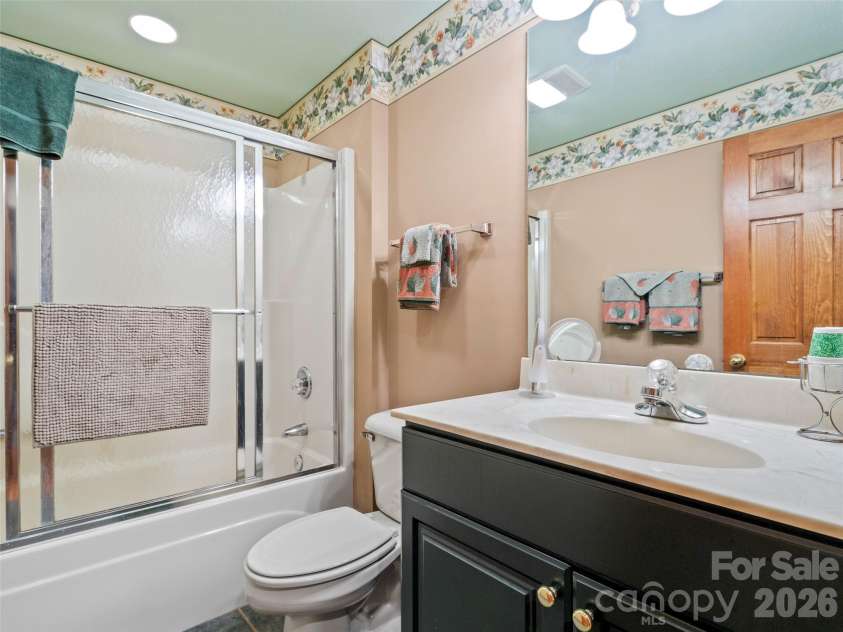 21 Ivy Ridge Road, Burnsville, NC 28714.  MLS# CAR4358150, YatesRealty ID 9127. 