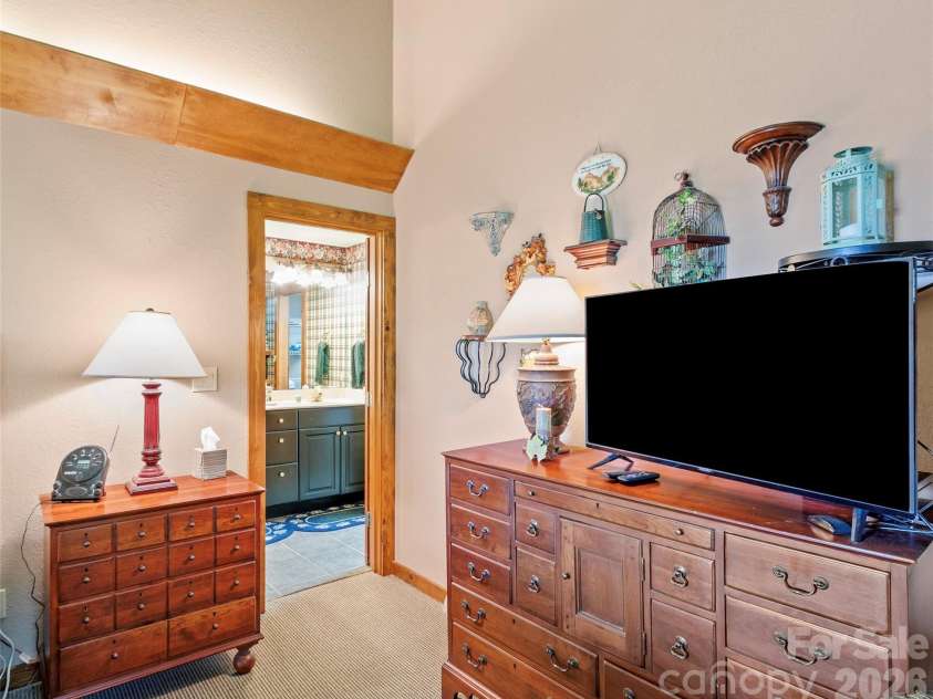 21 Ivy Ridge Road, Burnsville, NC 28714.  MLS# CAR4358150, YatesRealty ID 9127. 
