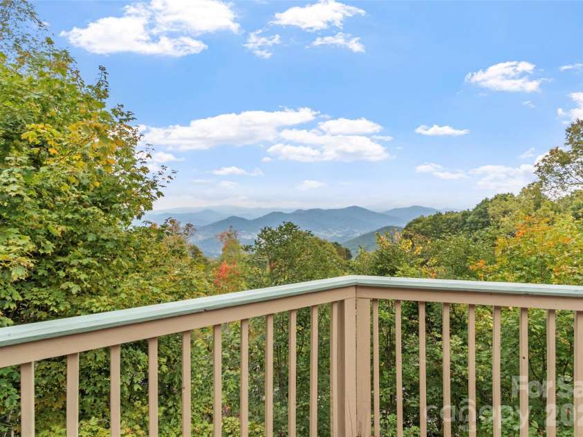 21 Ivy Ridge Road, Burnsville, NC 28714.  MLS# CAR4358150, YatesRealty ID 9127. 