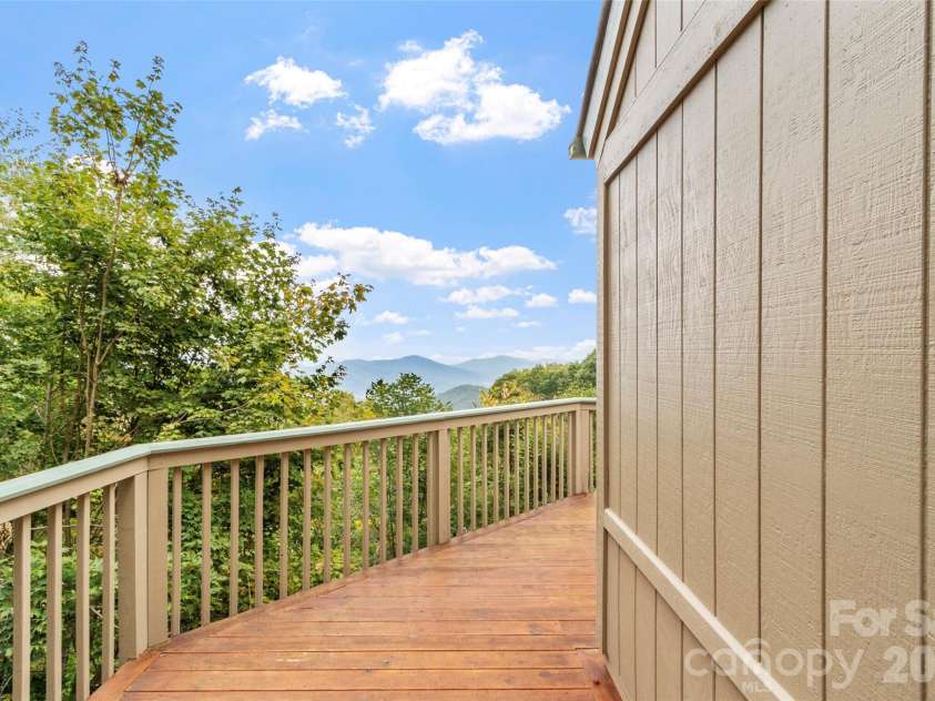 21 Ivy Ridge Road, Burnsville, NC 28714.  MLS# CAR4358150, YatesRealty ID 9127. 