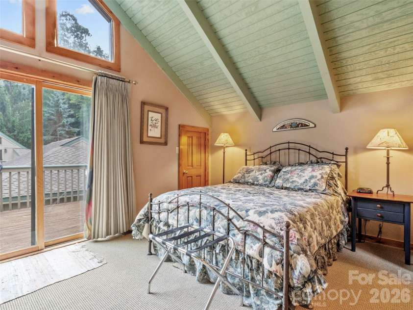 21 Ivy Ridge Road, Burnsville, NC 28714.  MLS# CAR4358150, YatesRealty ID 9127. 