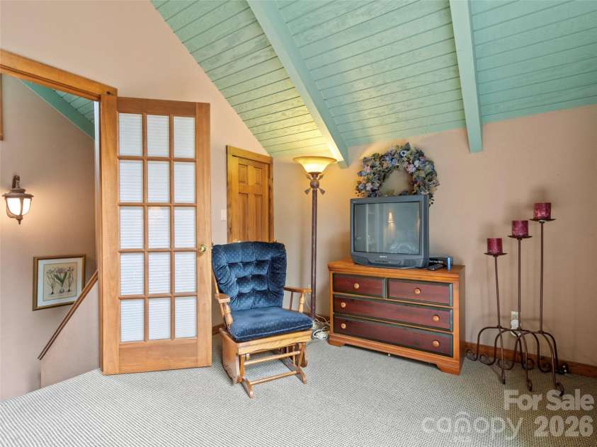 21 Ivy Ridge Road, Burnsville, NC 28714.  MLS# CAR4358150, YatesRealty ID 9127. 