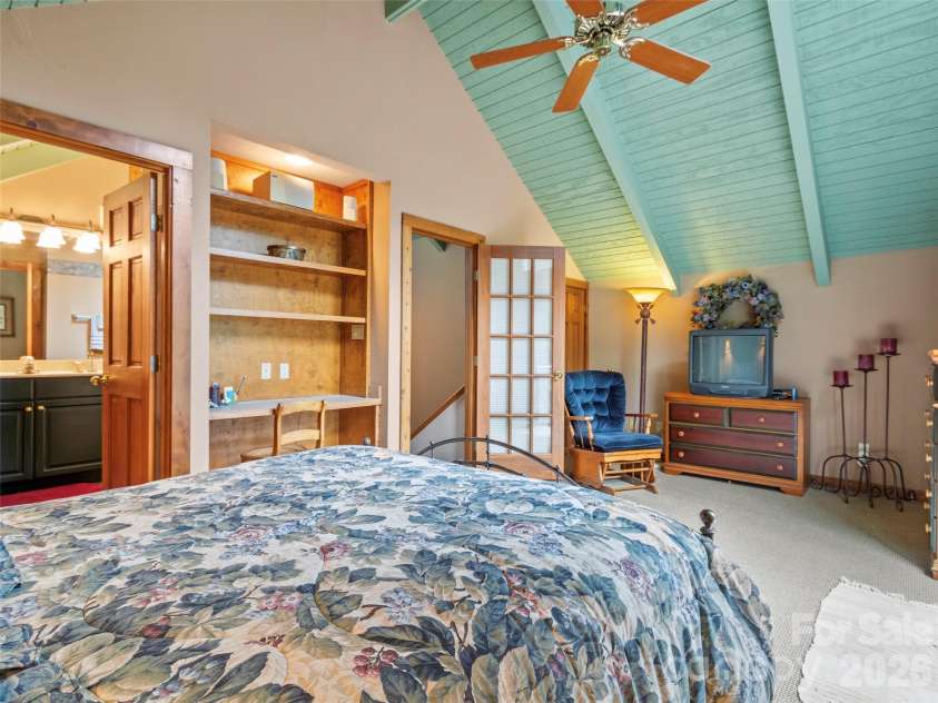 21 Ivy Ridge Road, Burnsville, NC 28714.  MLS# CAR4358150, YatesRealty ID 9127. 