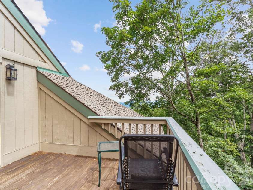 21 Ivy Ridge Road, Burnsville, NC 28714.  MLS# CAR4358150, YatesRealty ID 9127. 