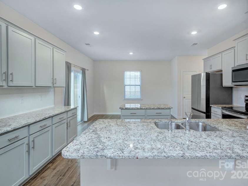427 Carolina Hemlock Drive, Locust, NC 28097.  MLS# CAR4265067, YatesRealty ID 9127. Upgrade Eat-in Kitchen with Breakfast bar