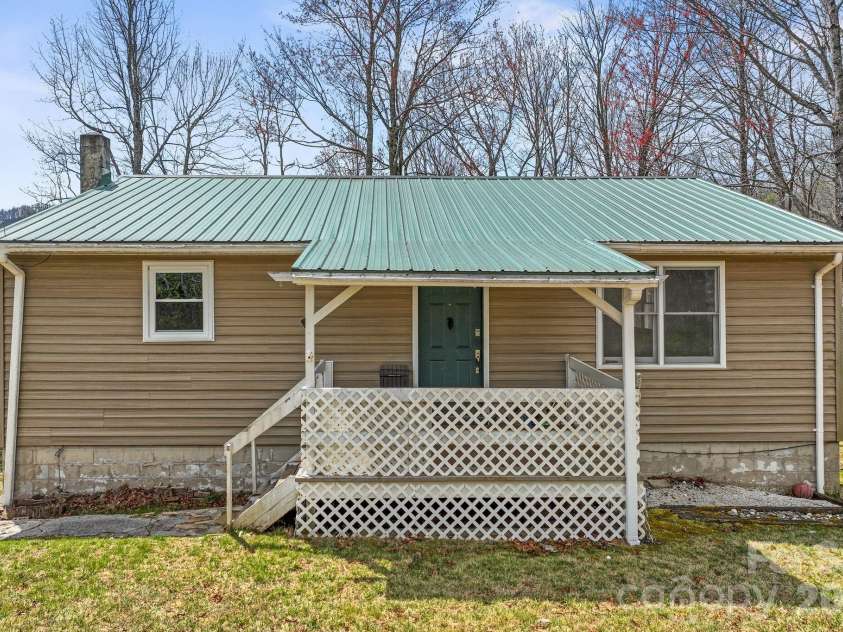288 Willow Lane, Rosman, NC 28772.  MLS# CAR4361321, YatesRealty ID 9128. 