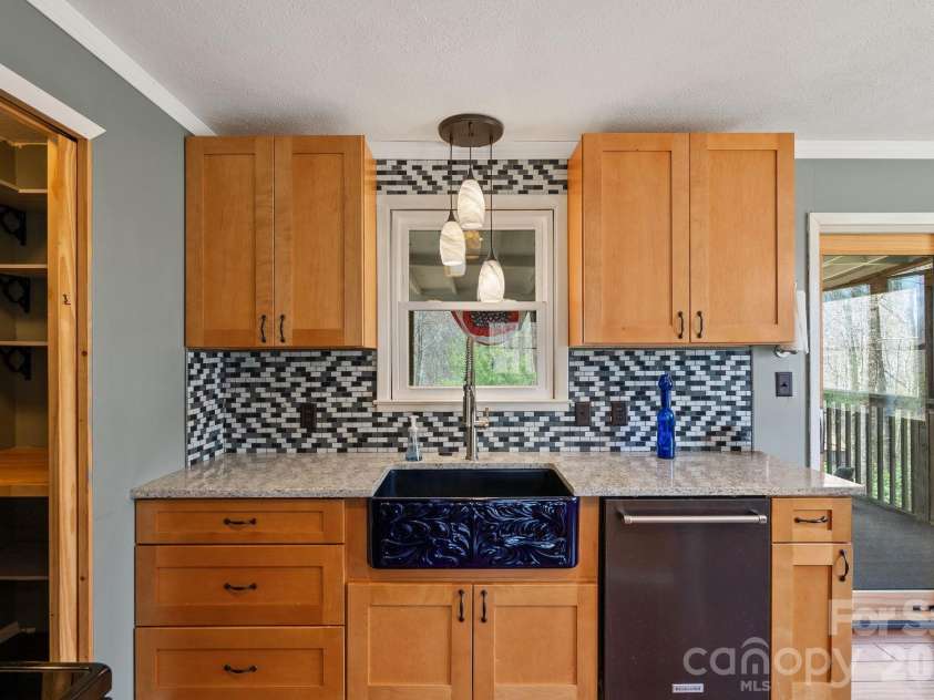 288 Willow Lane, Rosman, NC 28772.  MLS# CAR4361321, YatesRealty ID 9128. 