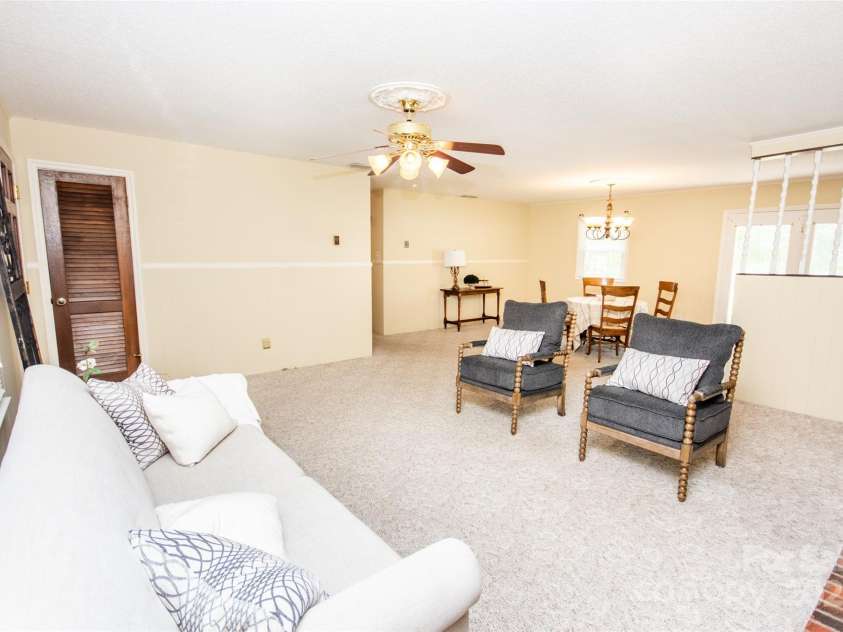 198 Dunlap Loop, Statesville, NC 28625.  MLS# CAR4197471, YatesRealty ID 9129. 