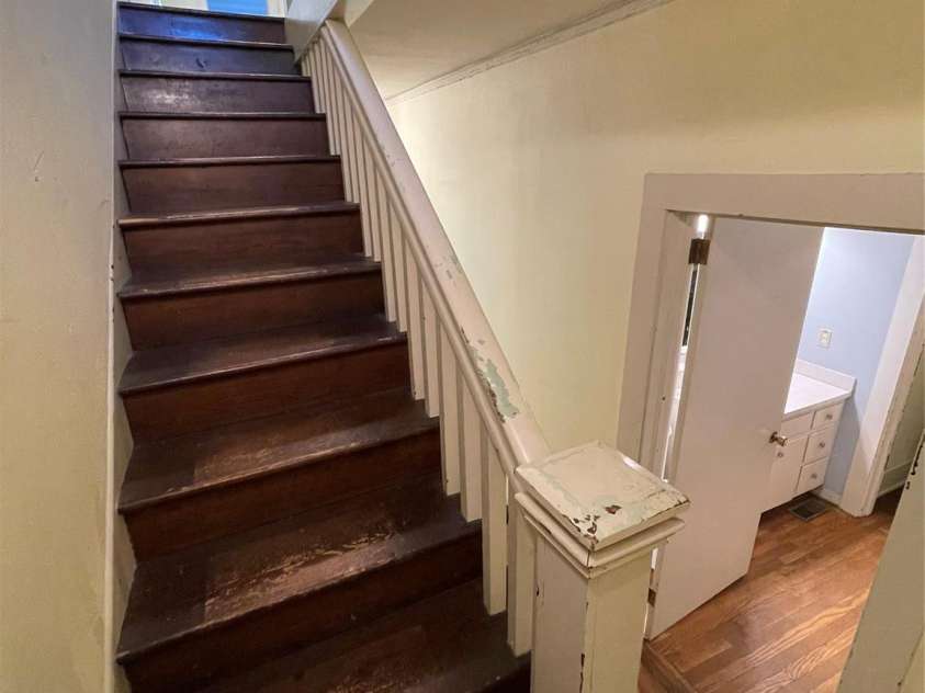 318 Academy Street, Canton, NC 28716.  MLS# CAR4263359, YatesRealty ID 913. 