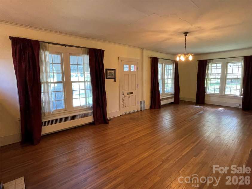 318 Academy Street, Canton, NC 28716.  MLS# CAR4404518, YatesRealty ID 913. 