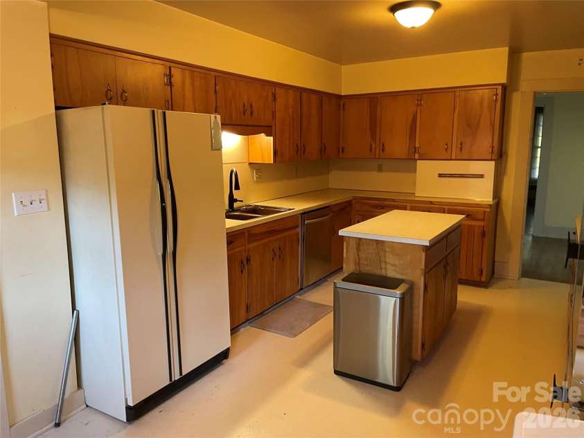 318 Academy Street, Canton, NC 28716.  MLS# CAR4404518, YatesRealty ID 913. 