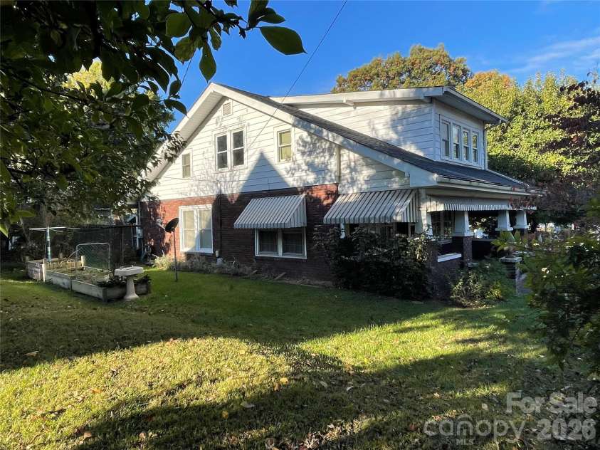 318 Academy Street, Canton, NC 28716.  MLS# CAR4404518, YatesRealty ID 913. 
