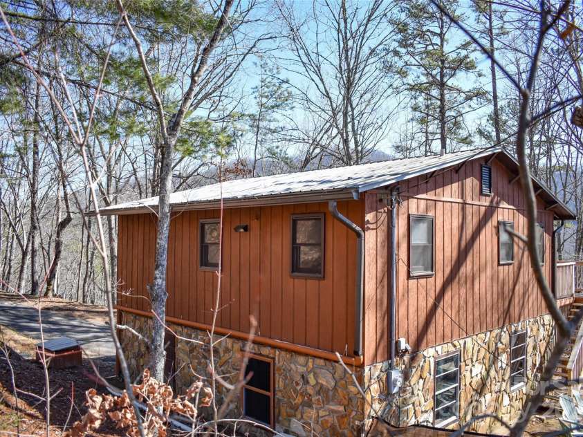 77 Nash Trail, Bryson City, NC 28713.  MLS# CAR4220215, YatesRealty ID 913. 