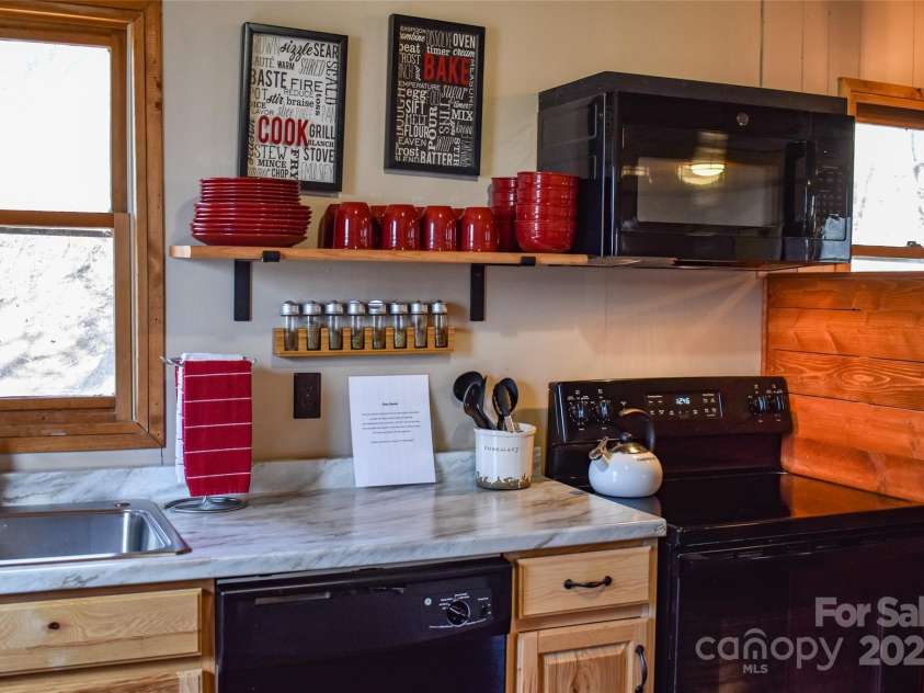 77 Nash Trail, Bryson City, NC 28713.  MLS# CAR4220215, YatesRealty ID 913. 