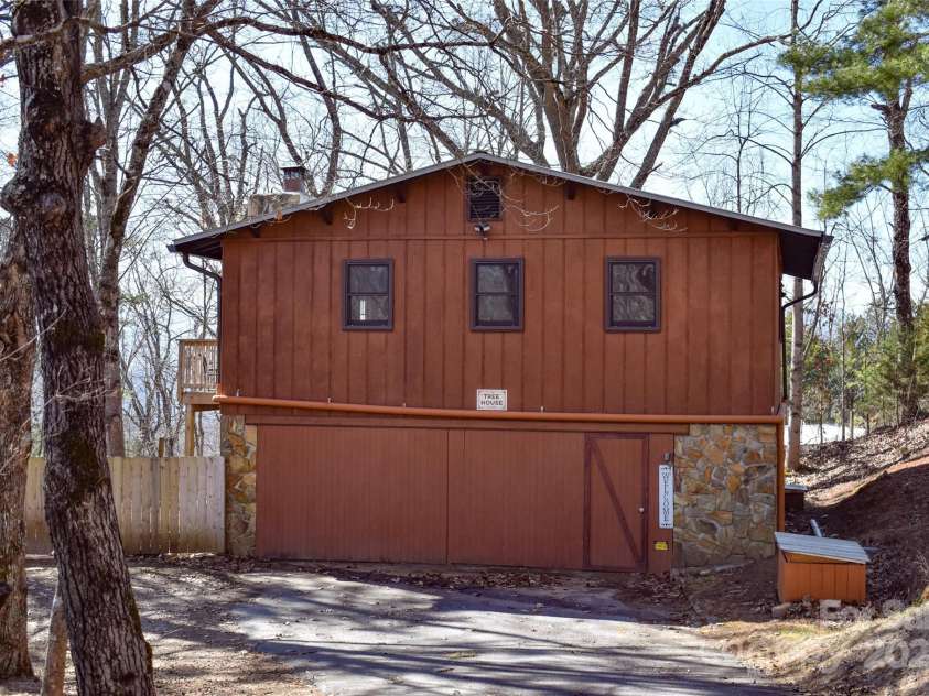 77 Nash Trail, Bryson City, NC 28713.  MLS# CAR4220215, YatesRealty ID 913. 