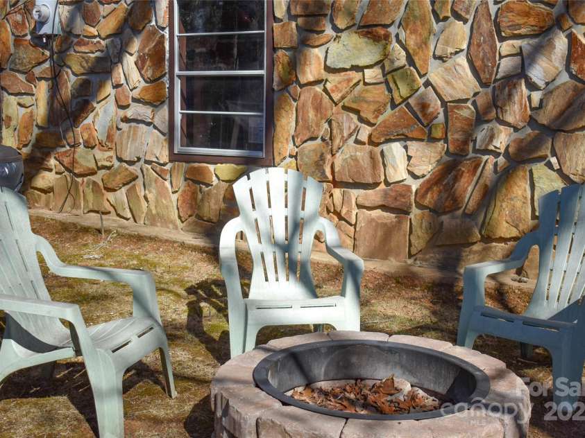 77 Nash Trail, Bryson City, NC 28713.  MLS# CAR4220215, YatesRealty ID 913. 