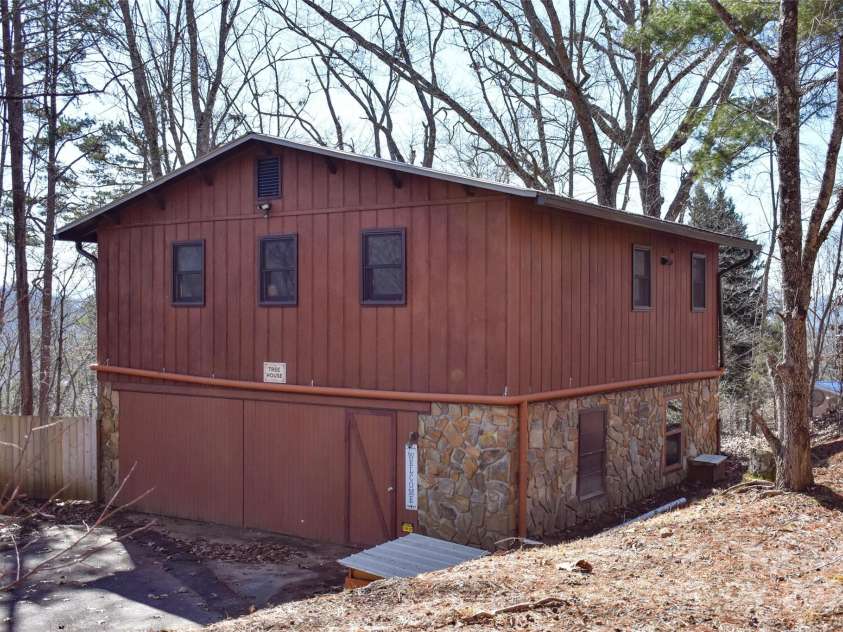 77 Nash Trail, Bryson City, NC 28713.  MLS# CAR4220215, YatesRealty ID 913. 