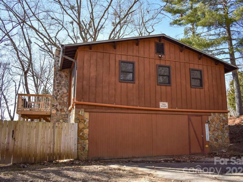 77 Nash Trail, Bryson City, NC 28713.  MLS# CAR4220215, YatesRealty ID 913. Fenced yard