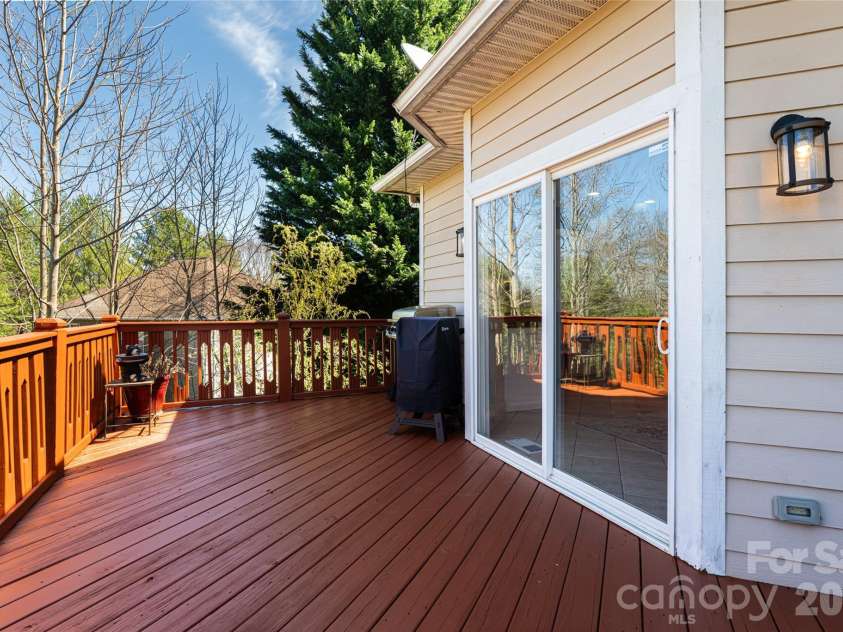 47 Timberwood Drive, Asheville, NC 28806.  MLS# CAR4360471, YatesRealty ID 9130. 
