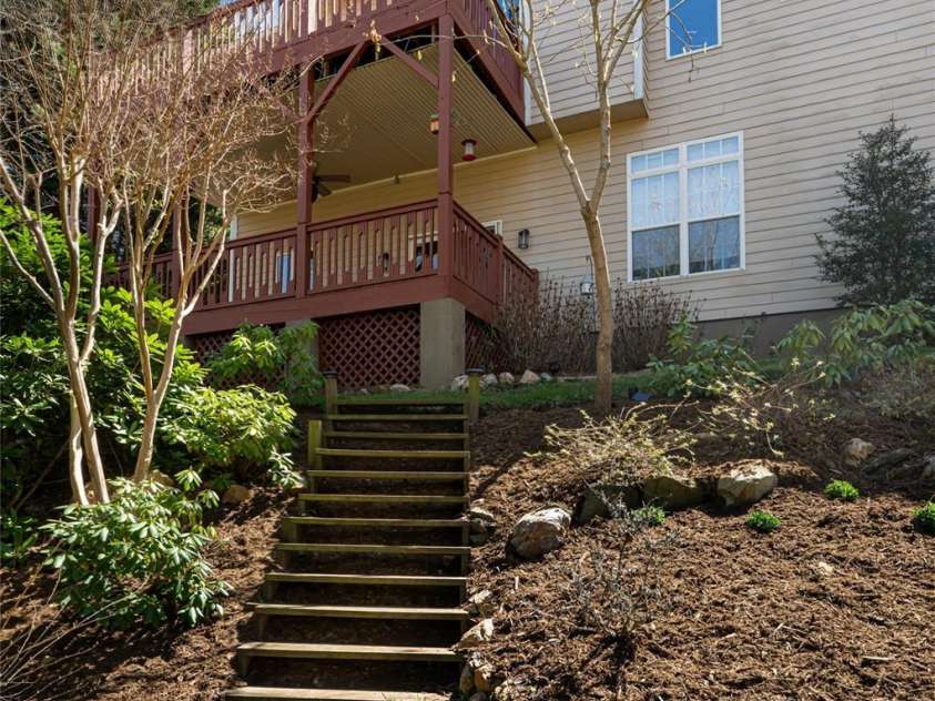 47 Timberwood Drive, Asheville, NC 28806.  MLS# CAR4360471, YatesRealty ID 9130. 