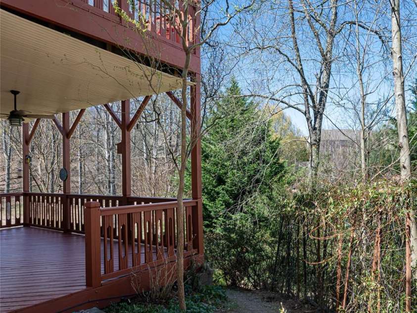 47 Timberwood Drive, Asheville, NC 28806.  MLS# CAR4360471, YatesRealty ID 9130. 