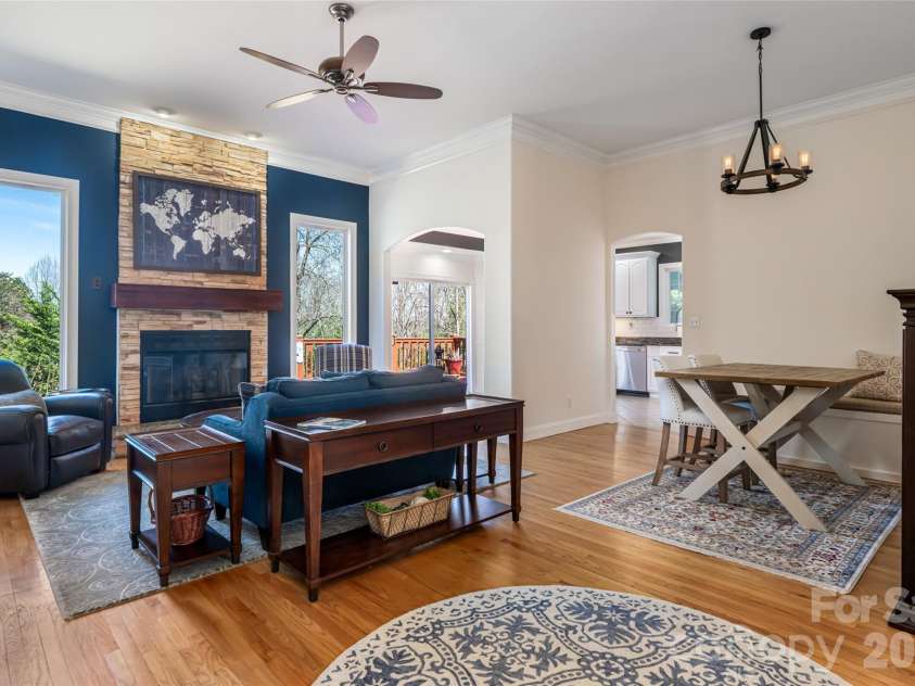 47 Timberwood Drive, Asheville, NC 28806.  MLS# CAR4360471, YatesRealty ID 9130. 