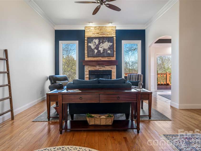 47 Timberwood Drive, Asheville, NC 28806.  MLS# CAR4360471, YatesRealty ID 9130. 