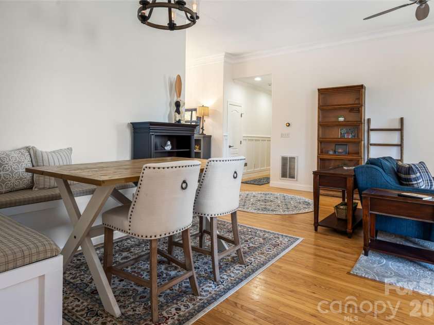 47 Timberwood Drive, Asheville, NC 28806.  MLS# CAR4360471, YatesRealty ID 9130. 