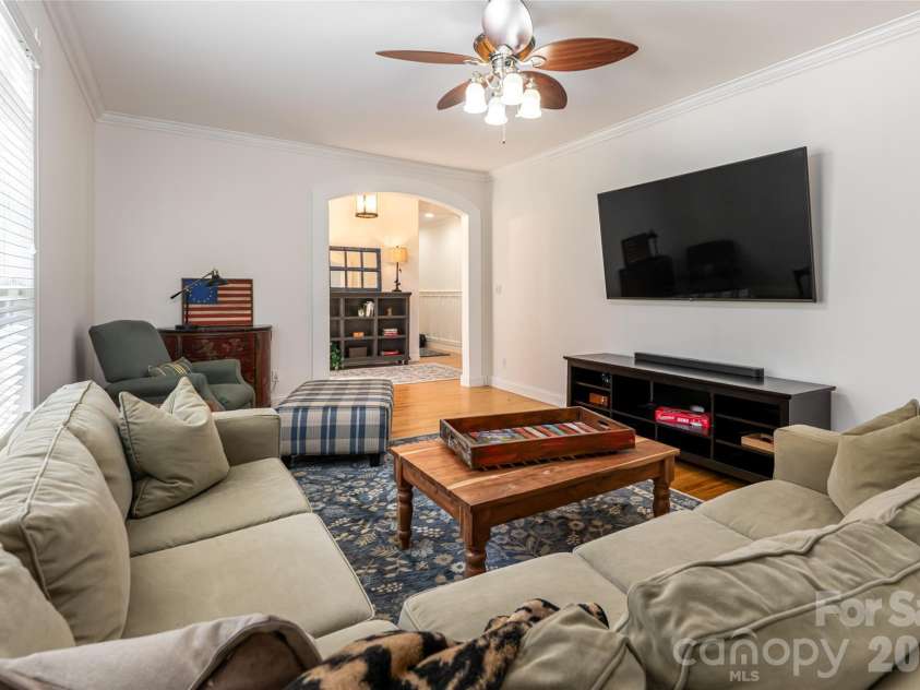 47 Timberwood Drive, Asheville, NC 28806.  MLS# CAR4360471, YatesRealty ID 9130. 