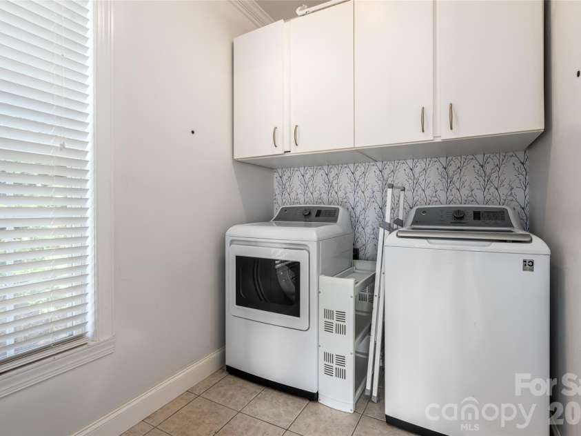 47 Timberwood Drive, Asheville, NC 28806.  MLS# CAR4360471, YatesRealty ID 9130. 