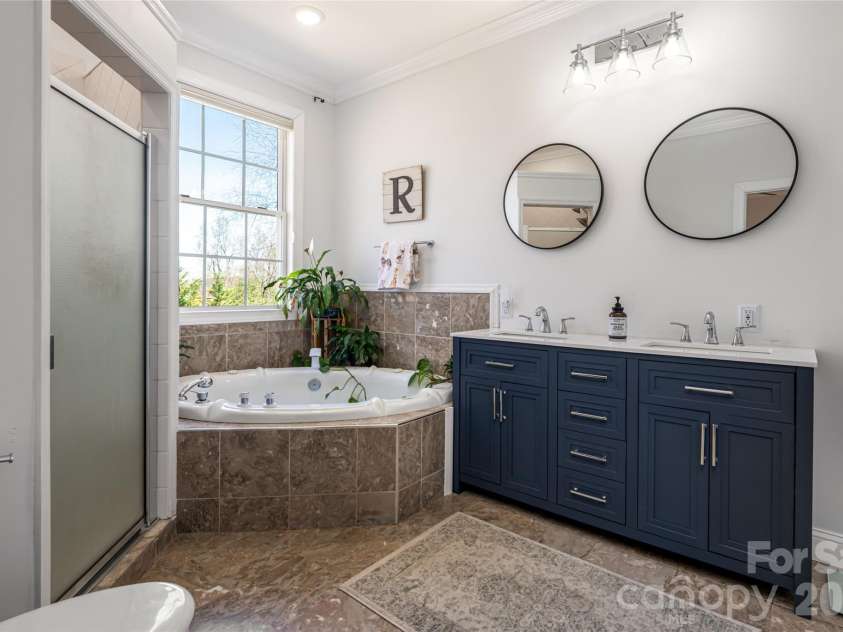 47 Timberwood Drive, Asheville, NC 28806.  MLS# CAR4360471, YatesRealty ID 9130. 