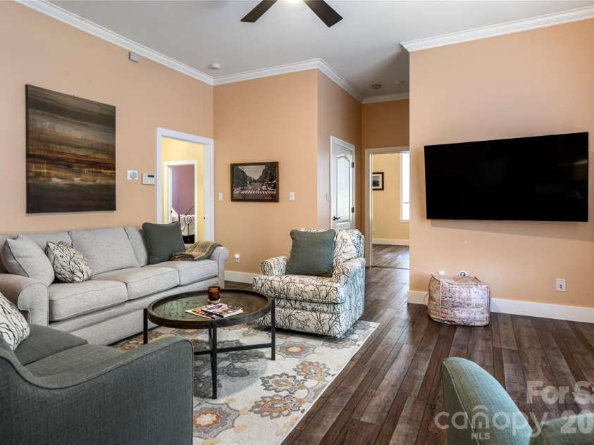 47 Timberwood Drive, Asheville, NC 28806.  MLS# CAR4360471, YatesRealty ID 9130. 