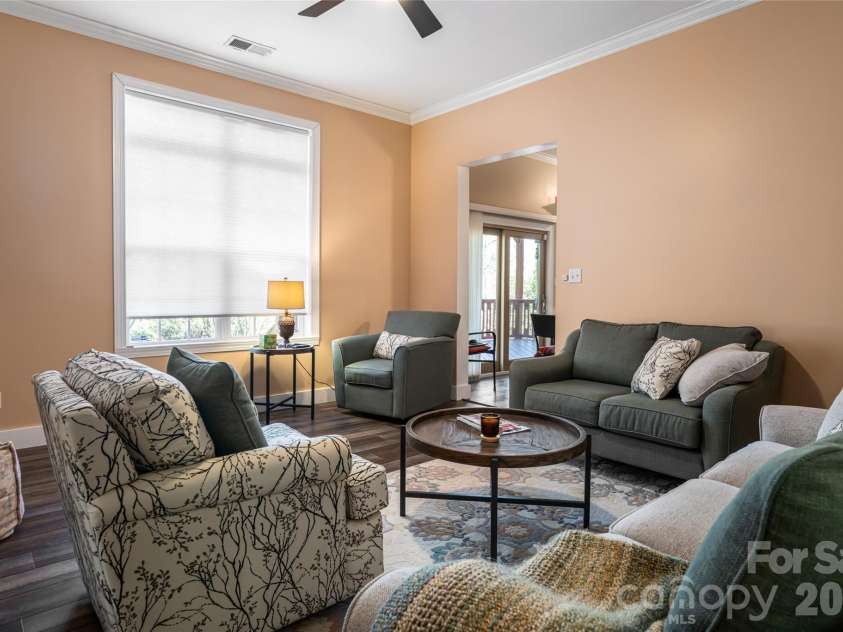 47 Timberwood Drive, Asheville, NC 28806.  MLS# CAR4360471, YatesRealty ID 9130. 