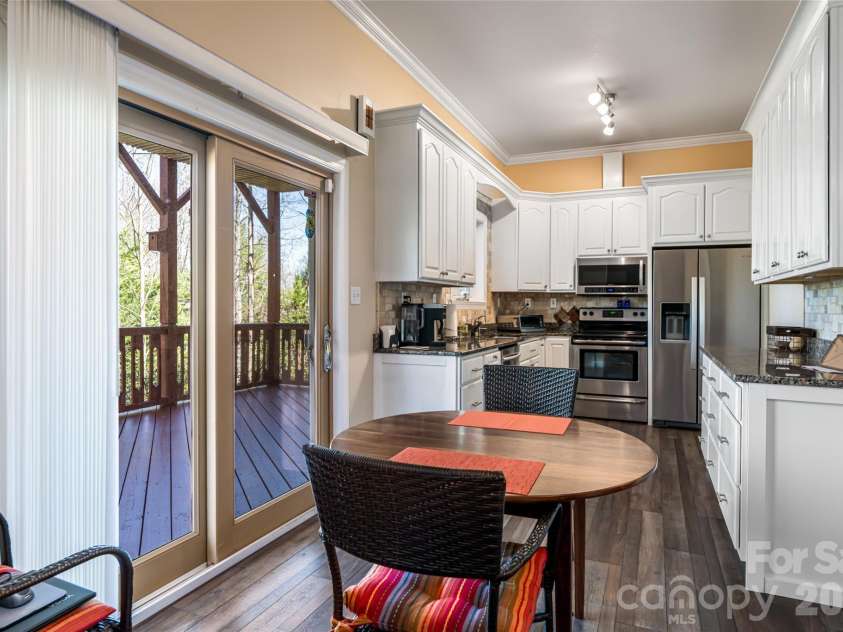 47 Timberwood Drive, Asheville, NC 28806.  MLS# CAR4360471, YatesRealty ID 9130. 