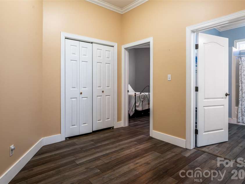 47 Timberwood Drive, Asheville, NC 28806.  MLS# CAR4360471, YatesRealty ID 9130. 
