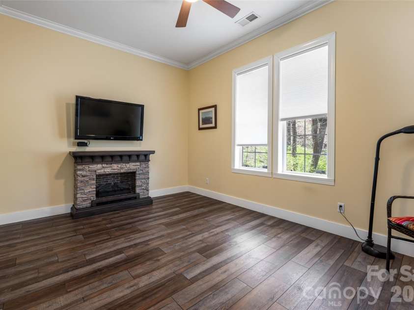 47 Timberwood Drive, Asheville, NC 28806.  MLS# CAR4360471, YatesRealty ID 9130. 