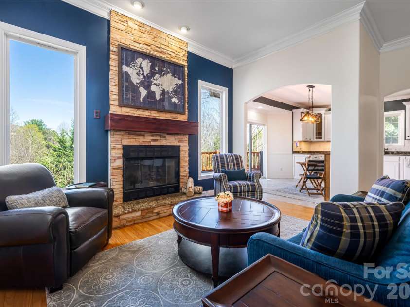 47 Timberwood Drive, Asheville, NC 28806.  MLS# CAR4360471, YatesRealty ID 9130. 