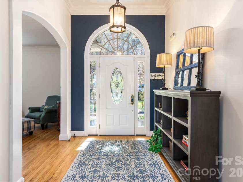 47 Timberwood Drive, Asheville, NC 28806.  MLS# CAR4360471, YatesRealty ID 9130. 