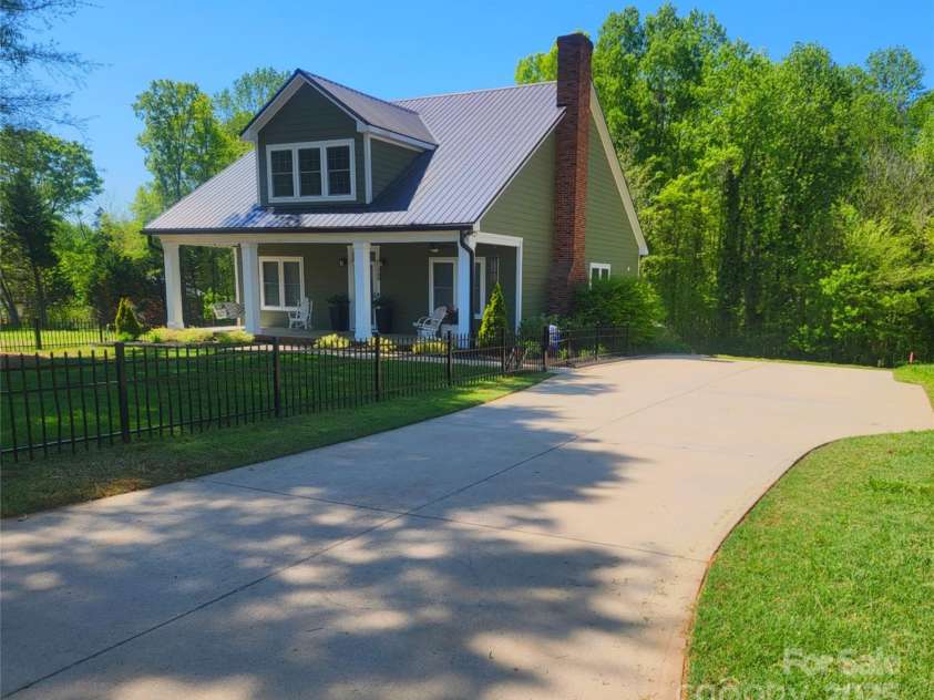 788 Main Street, Mount Pleasant, NC 28124.  MLS# CAR4244917, YatesRealty ID 9131. 