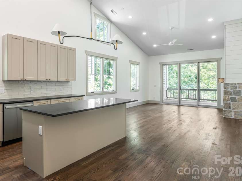 110 Unadilla Avenue, Asheville, NC 28803.  MLS# CAR4249602, YatesRealty ID 9132. Open floor plan