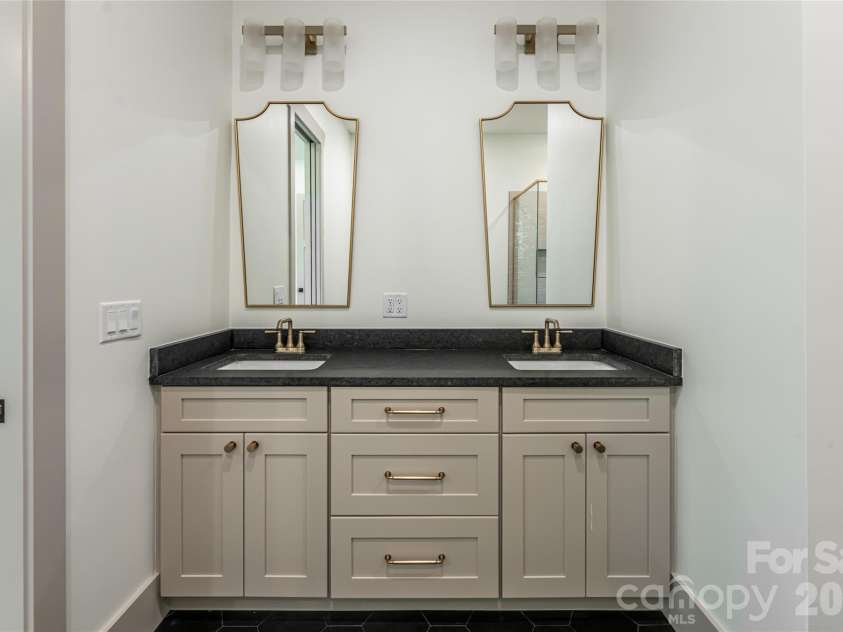 110 Unadilla Avenue, Asheville, NC 28803.  MLS# CAR4249602, YatesRealty ID 9132. Primary suite bathroom